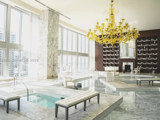 2-bedroom condo for sale in Miami - 495 Brickell Ave 905 - MondialRealty