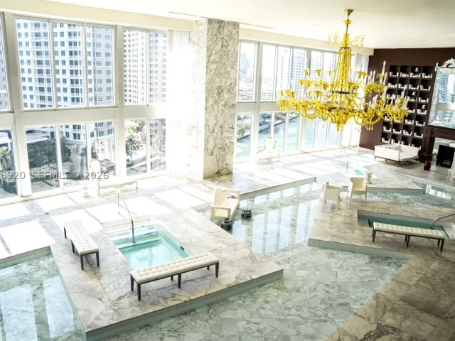 2-bedroom condo for sale in Miami - 495 Brickell Ave 905 - MondialRealty