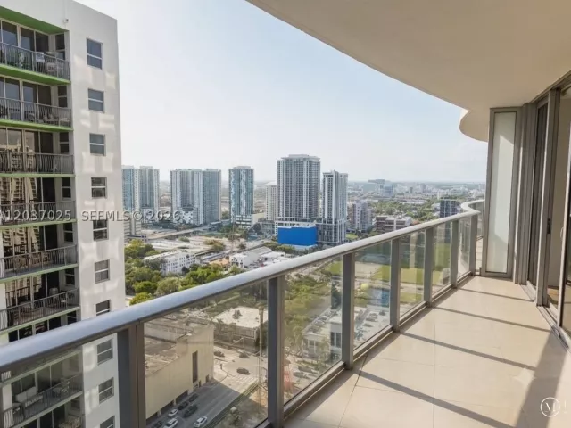 1-bedroom condo for rent in Miami - 488 NE 18th St 3102 - MondialRealty