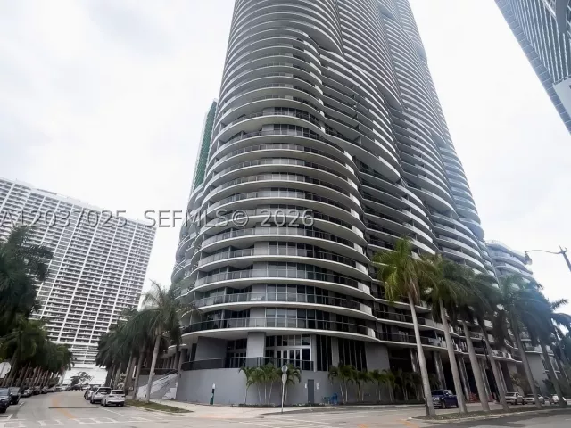 1-bedroom condo for rent in Miami - 488 NE 18th St 3102 - MondialRealty