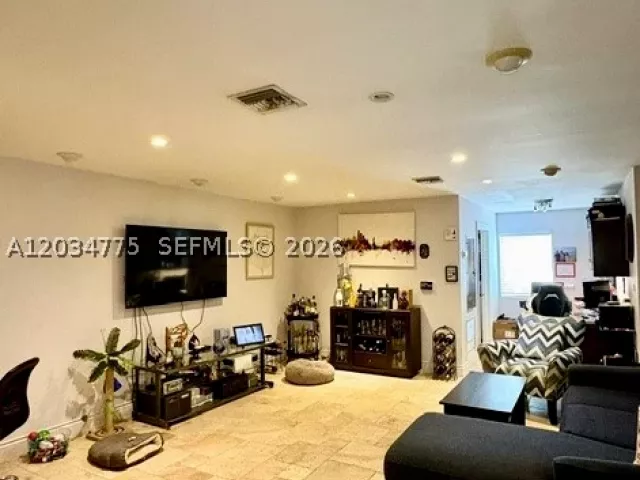 4-bedroom home for sale in Miami - 9624 SW 79th Ter - MondialRealty