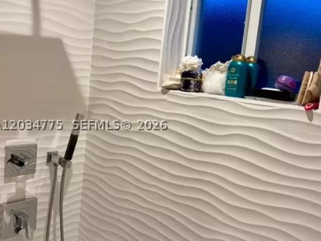 4-bedroom home for sale in Miami - 9624 SW 79th Ter - MondialRealty