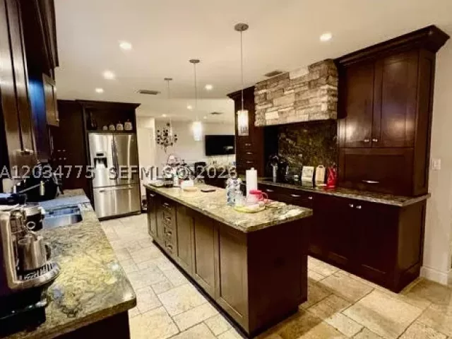 4-bedroom home for sale in Miami - 9624 SW 79th Ter - MondialRealty