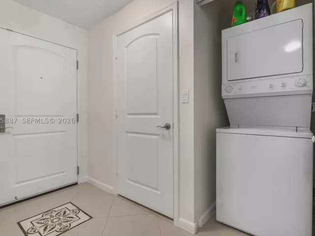 1-bedroom home for sale in Miami - 7375 SW 90th St TH107 - MondialRealty