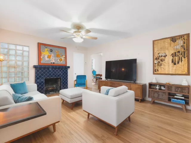 2-bedroom home for sale in Hollywood - 1535 Dewey Street - MondialRealty