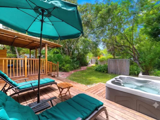 2-bedroom home for sale in Hollywood - 1535 Dewey Street - MondialRealty