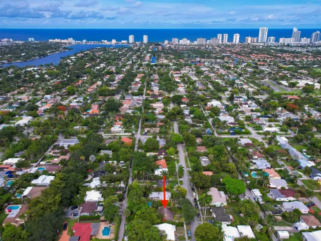 2-bedroom home for sale in Hollywood - 1535 Dewey Street - MondialRealty