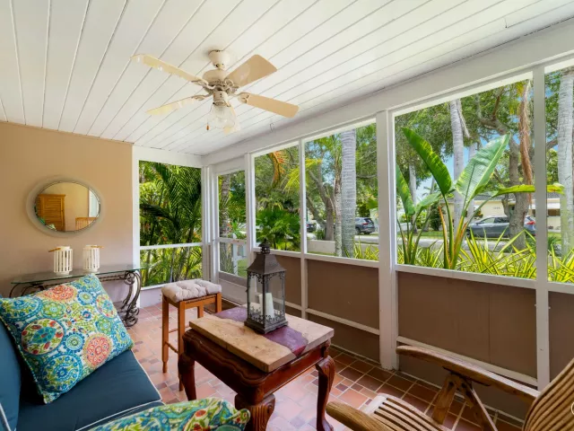 2-bedroom home for sale in Hollywood - 1535 Dewey Street - MondialRealty