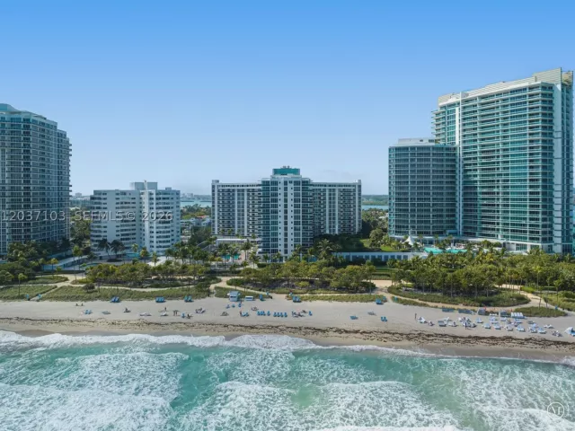 1-bedroom condo for rent in Bal Harbour - 10275 Collins Ave 807 - MondialRealty