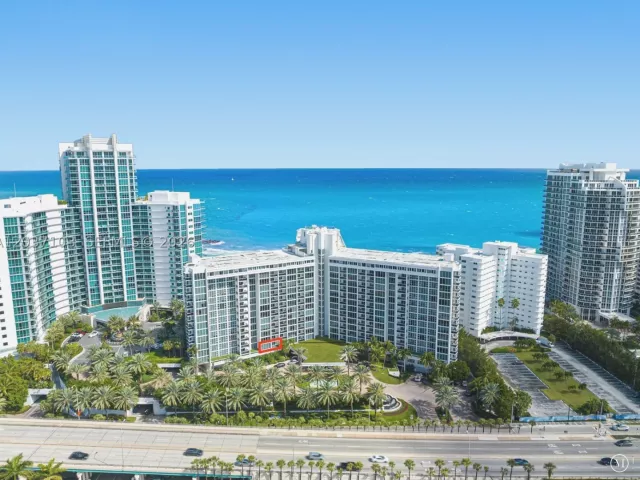 1-bedroom condo for rent in Bal Harbour - 10275 Collins Ave 807 - MondialRealty
