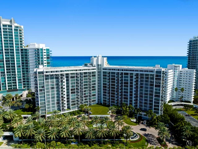 1-bedroom condo for rent in Bal Harbour - 10275 Collins Ave 807 - MondialRealty