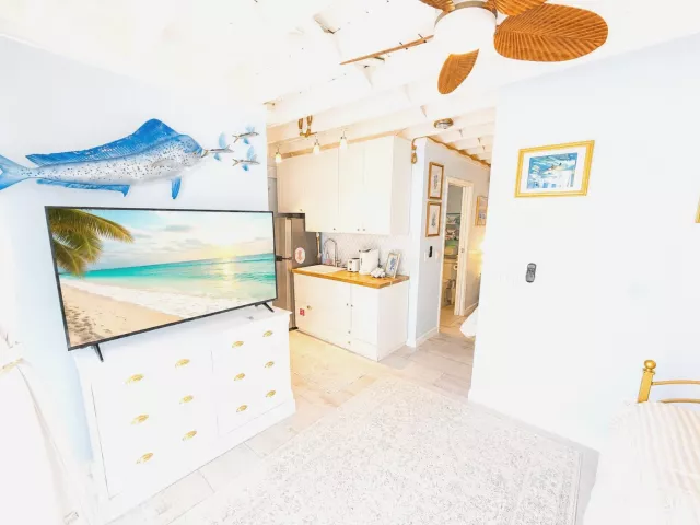 5-bedroom home for rent in Fort Lauderdale - 1415 NE 4th Place - MondialRealty