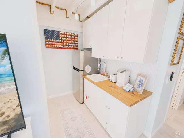 5-bedroom home for rent in Fort Lauderdale - 1415 NE 4th Place - MondialRealty