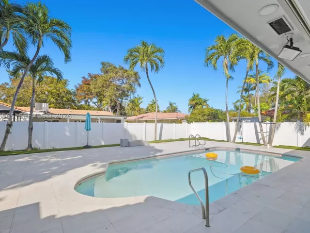 4-bedroom home for sale in Hollywood - 3460 N 46th Ave - MondialRealty