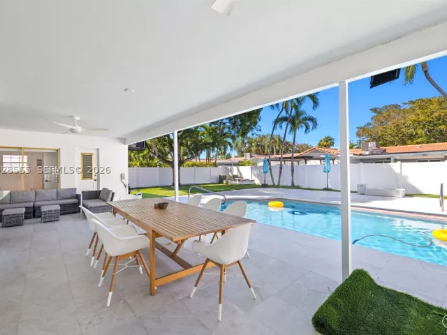 4-bedroom home for sale in Hollywood - 3460 N 46th Ave - MondialRealty