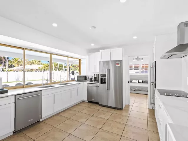 4-bedroom home for sale in Hollywood - 3460 N 46th Ave - MondialRealty