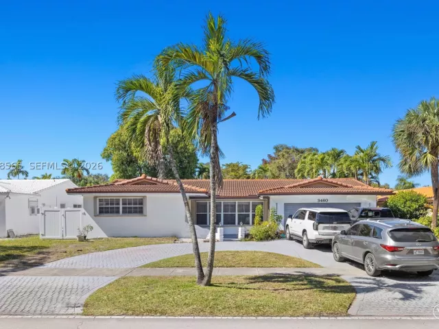 4-bedroom home for sale in Hollywood - 3460 N 46th Ave - MondialRealty