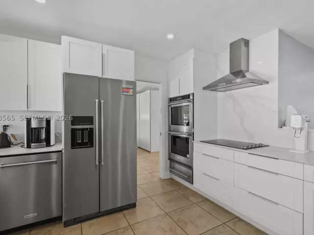 4-bedroom home for sale in Hollywood - 3460 N 46th Ave - MondialRealty