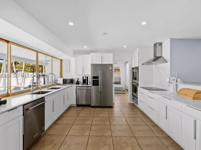 4-bedroom home for sale in Hollywood - 3460 N 46th Ave - MondialRealty