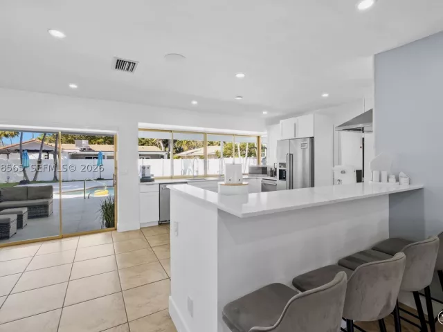 4-bedroom home for sale in Hollywood - 3460 N 46th Ave - MondialRealty