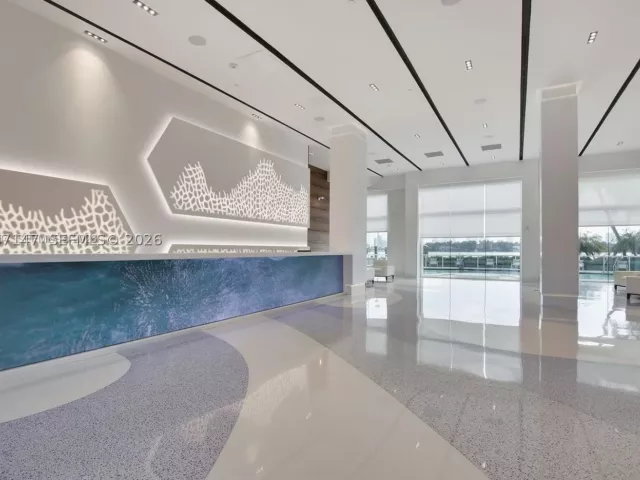 2-bedroom condo for sale in Miami Beach - 650 West Ave 2109 - MondialRealty