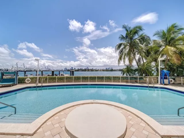 2-bedroom condo for sale in Miami Beach - 650 West Ave 2109 - MondialRealty