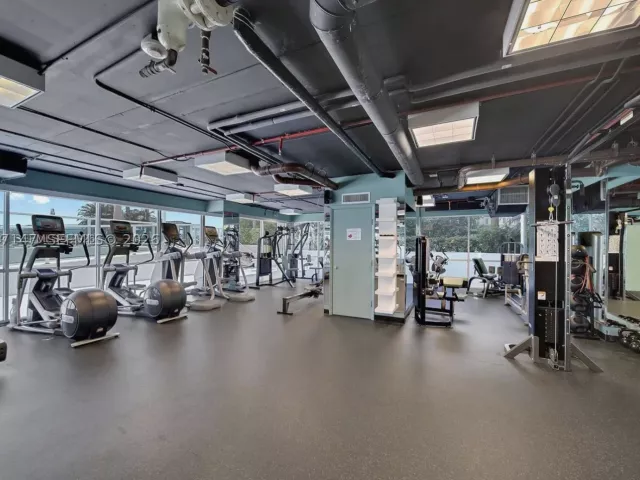 2-bedroom condo for sale in Miami Beach - 650 West Ave 2109 - MondialRealty