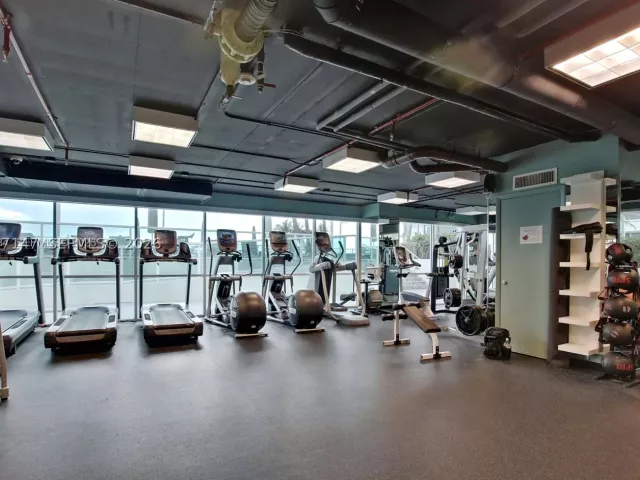 2-bedroom condo for sale in Miami Beach - 650 West Ave 2109 - MondialRealty