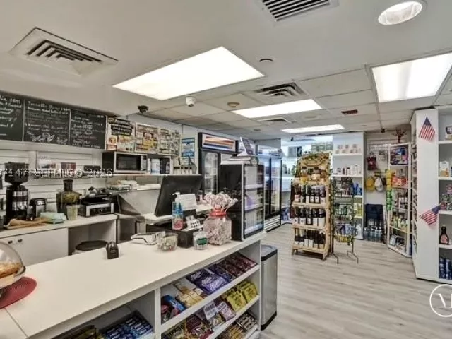 2-bedroom condo for sale in Miami Beach - 650 West Ave 2109 - MondialRealty