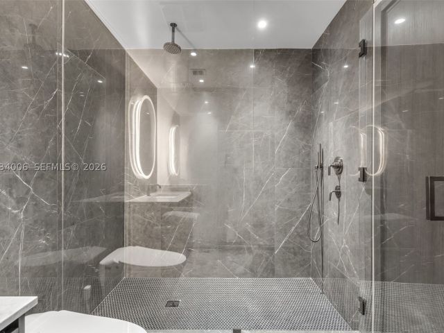 2-bedroom condo for sale in Miami - 20 NE 11th St 5102 - MondialRealty