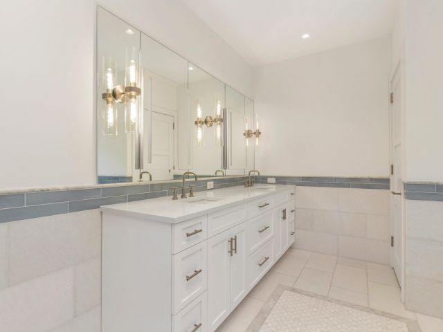 3-bedroom home for sale in West Palm Beach - 1140 Lake Clarke Drive - MondialRealty
