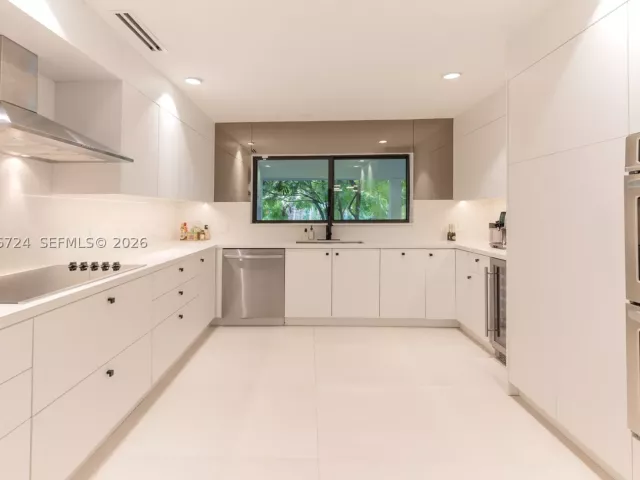 5-bedroom home for rent in Miami - 7300 SW 77th Ave - MondialRealty
