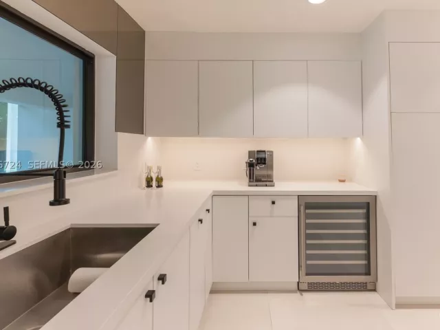5-bedroom home for rent in Miami - 7300 SW 77th Ave - MondialRealty