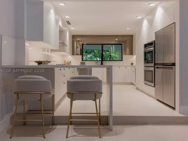 5-bedroom home for rent in Miami - 7300 SW 77th Ave - MondialRealty