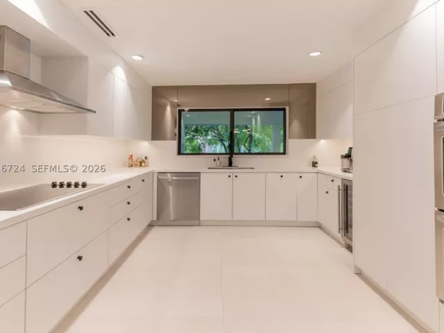 5-bedroom home for rent in Miami - 7300 SW 77th Ave - MondialRealty