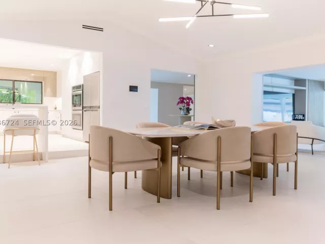 5-bedroom home for rent in Miami - 7300 SW 77th Ave - MondialRealty