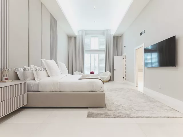 5-bedroom home for rent in Miami - 7300 SW 77th Ave - MondialRealty