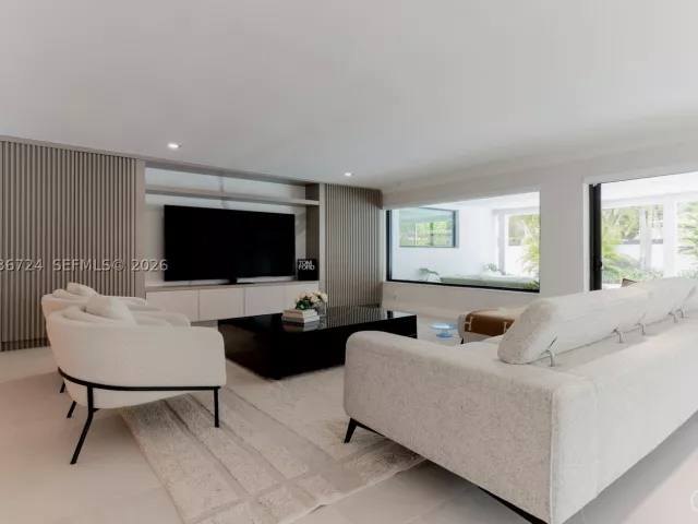 5-bedroom home for rent in Miami - 7300 SW 77th Ave - MondialRealty