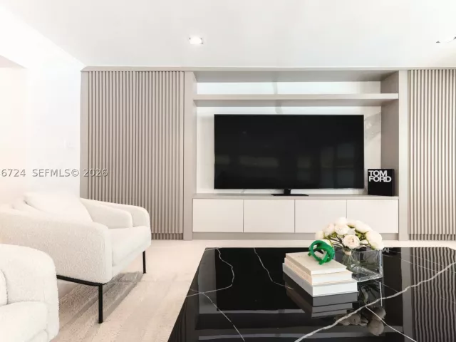 5-bedroom home for rent in Miami - 7300 SW 77th Ave - MondialRealty