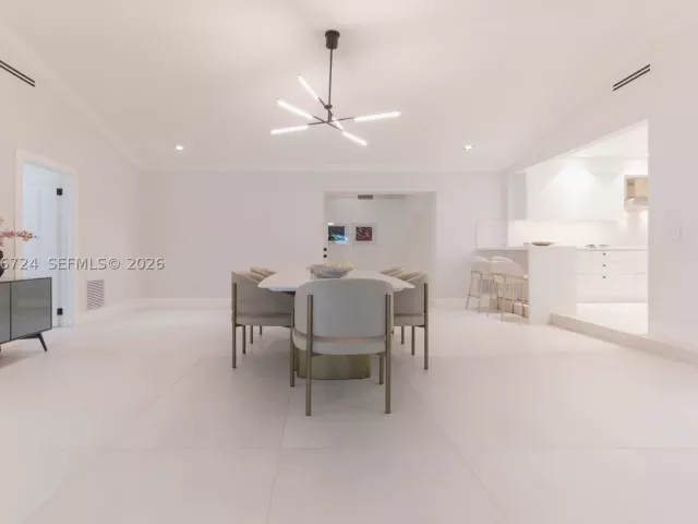 5-bedroom home for rent in Miami - 7300 SW 77th Ave - MondialRealty