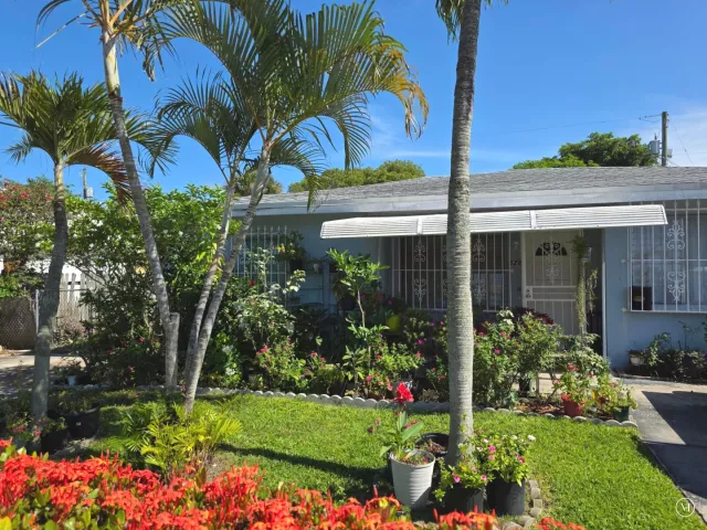 4-bedroom home for sale in West Palm Beach - 528 49th Street - MondialRealty