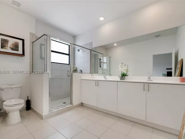 3-bedroom home for sale in Miami - 23105 SW 128th Pl - MondialRealty