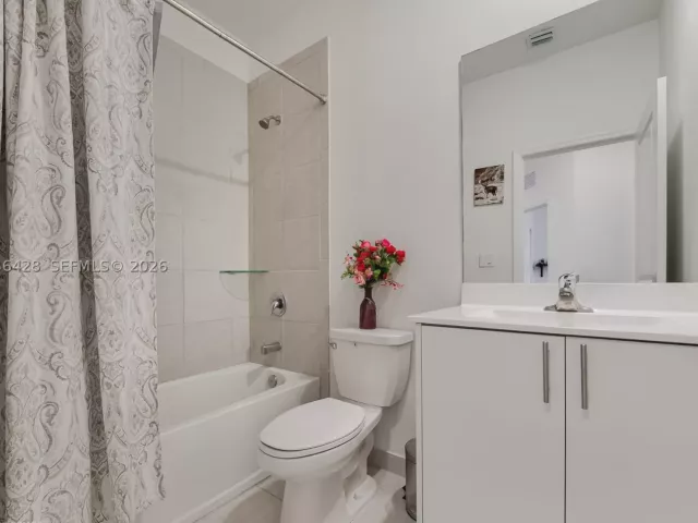3-bedroom home for sale in Miami - 23105 SW 128th Pl - MondialRealty