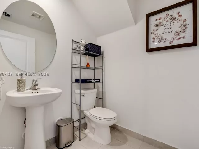 3-bedroom home for sale in Miami - 23105 SW 128th Pl - MondialRealty