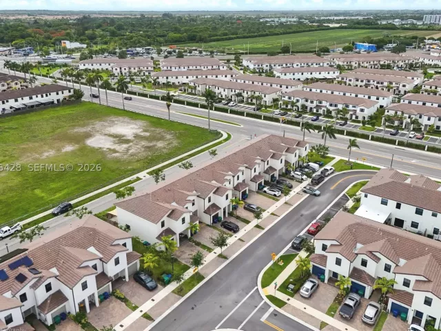 3-bedroom home for sale in Miami - 23105 SW 128th Pl - MondialRealty