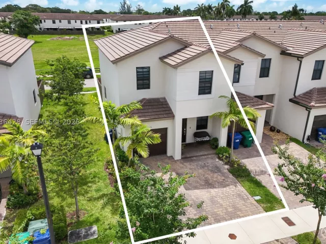 3-bedroom home for sale in Miami - 23105 SW 128th Pl - MondialRealty
