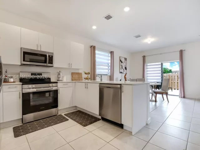 3-bedroom home for sale in Miami - 23105 SW 128th Pl - MondialRealty