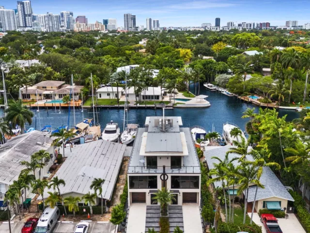 4-bedroom home for sale in Fort Lauderdale - 321 Hendricks Isle - MondialRealty