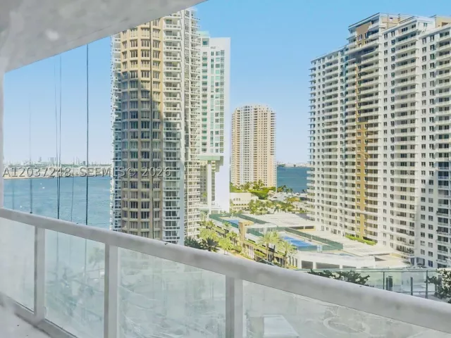 2-bedroom condo for rent in Miami - 465 Brickell Ave 1605 - MondialRealty