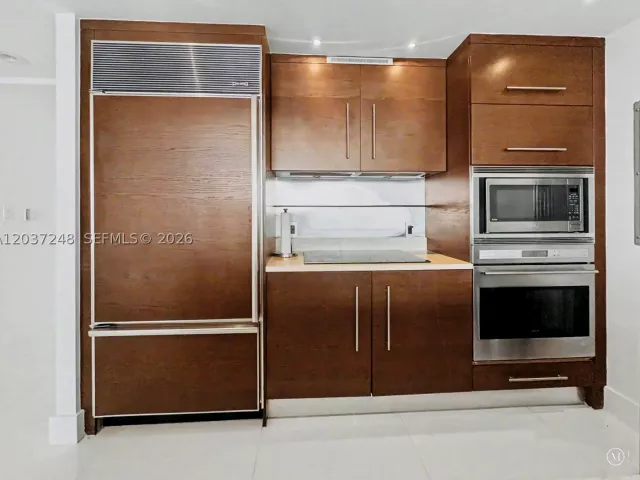 2-bedroom condo for rent in Miami - 465 Brickell Ave 1605 - MondialRealty